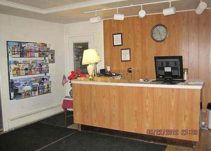 Motel: Driftwood Motel