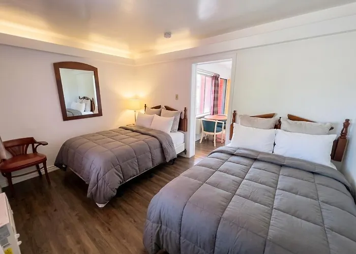  6267 Persepolis Inn