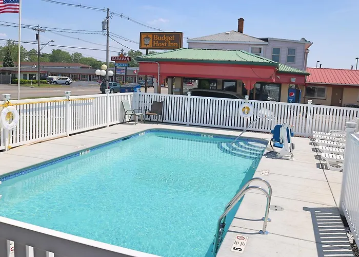 Motel: Budget Host Inn